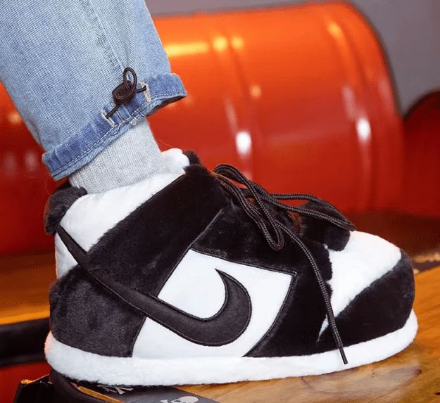 Kapcie Nike Air Czarne Puffsneakers Panduf