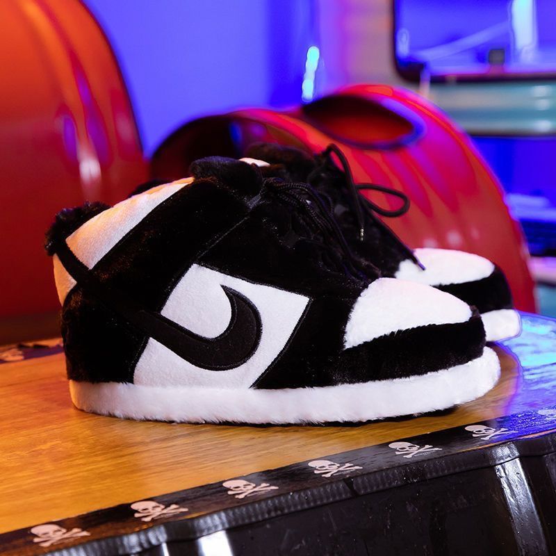 Kapcie Nike Air Czarne Puffsneakers Panduf