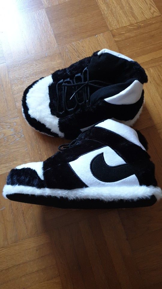 Kapcie Nike Air Czarne Puffsneakers Panduf