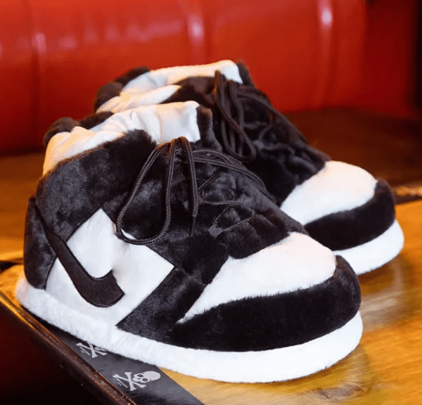 Kapcie Nike Air Czarne Puffsneakers Panduf